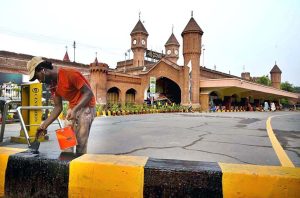 Labourers busy in maintenance and upgradation work at Lahore Railway station in the Provincial Capital.