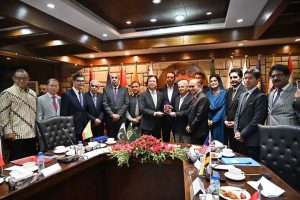 President FPCCI & ECO-CCI Atif Ikram Sheikh presents a shield to Federal Minister for Investment Qaiser Ahmed Sheikh during the Interactive Session on "Economic Integration between Pakistan-ASEAN Regions" at the FPCCI Capital House office in the Federal Capital