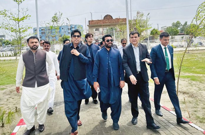 Sindh Chief Secretary Syed Asif Hyder Shah, along with Mayor Kashif Ali Shoro, visits the newly developed Forest Park at Jamshoro Road