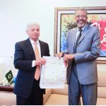 Federal Minister Rana Tanveer Hussain and Sudanese Ambassador H.E. Salih Mohamed Ahmed Mohamed Siddig exchange souvenirs after bilateral meeting.