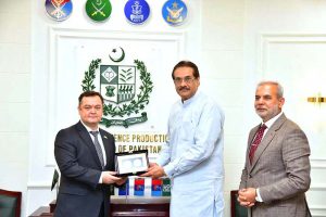 Federal Minister for Defence Production Muhammad Raza Hayat Harraj along with Secretary Defence Production Lt Gen Muhammad Chiragh Haider (Retd) presenting shield to the Ambassador of Republic of Uzbekistan H.E Mr. Alisher Tukhtaev