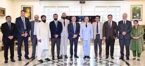 Prime Minister Muhammad Shehbaz Sharif in a group photo with the delegation from Arizona State University