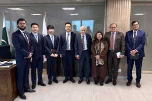 Federal Minister for Board of Investment, Qaiser Ahmed Sheikh welcomes a delegation led by the General Manager of China Energy International Group Co. Mr. Wang Huihual.