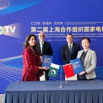 Ms. Ambreen Jan, Federal Secretary of the Ministry of Information and Broadcasting and Managing Director of Pakistan Television Corporation, and Ms. Zheng Kui, Head of the International Cooperation Department and Deputy Editor-in-Chief of Guangxi Radio and TV Station, signed a cooperation protocol between Pakistan Television Corporation Ltd. and Guangxi Radio and Television.