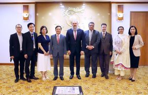 Federal Minister for Commerce, Jam Kamal Khan in a group photo with Mr. Pham Tan Cong, President of the Vietnam Chamber of Commerce & Industry (VCCI), and senior officials during the 5th Pakistan-Vietnam Joint Trade Committee session