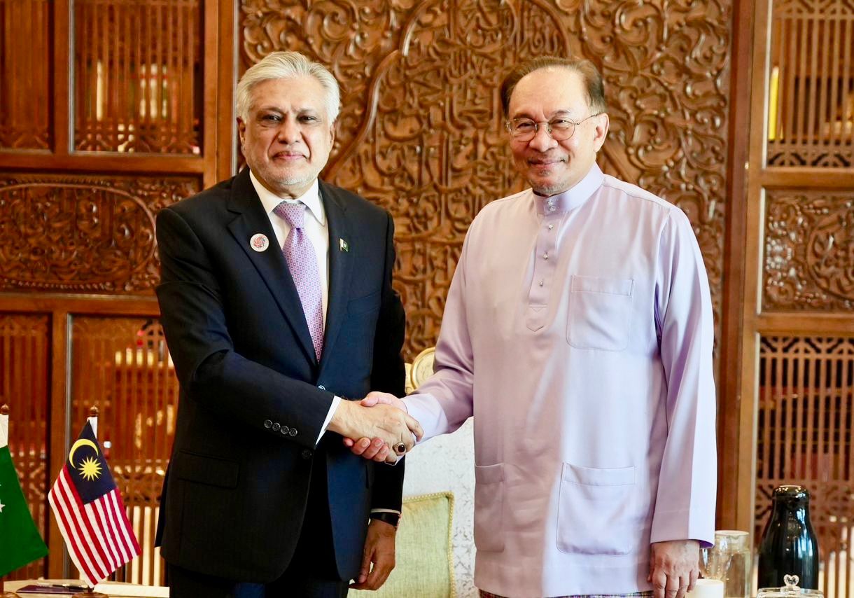 Pakistan, Malaysia pledge to deepen ties as DPM Dar Meets PM Anwar in Putrajaya