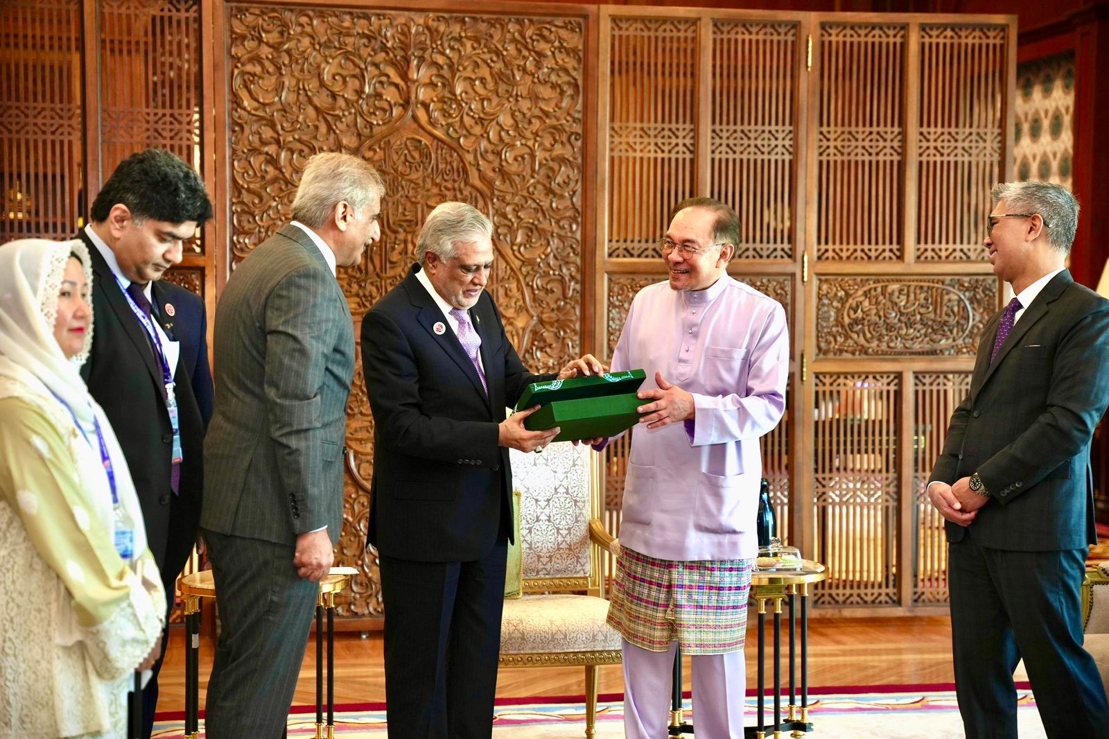 Pakistan, Malaysia pledge to deepen ties as DPM Dar Meets PM Anwar in Putrajaya