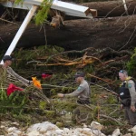 Texas officials face scrutiny over delayed response to deadly flash floods
