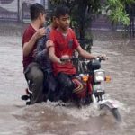 Heavy to moderate rain lashes Lahore
