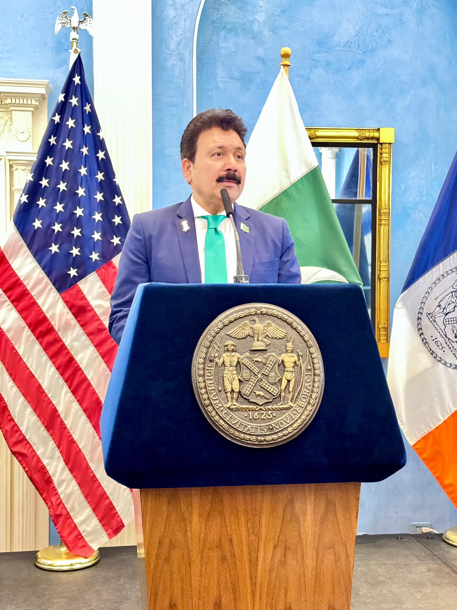 New York Mayor lauds diaspora's role as he hosts first Pakistan Heritage Day reception