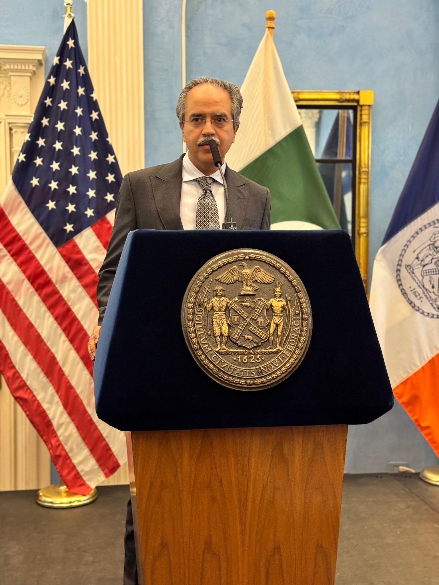 New York Mayor lauds diaspora's role as he hosts first Pakistan Heritage Day reception