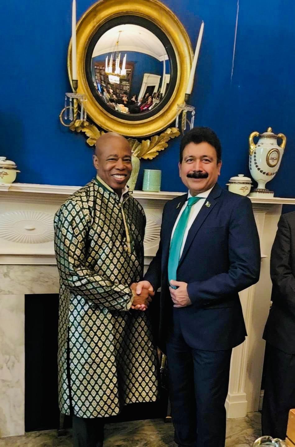 New York Mayor lauds diaspora's role as he hosts first Pakistan Heritage Day reception