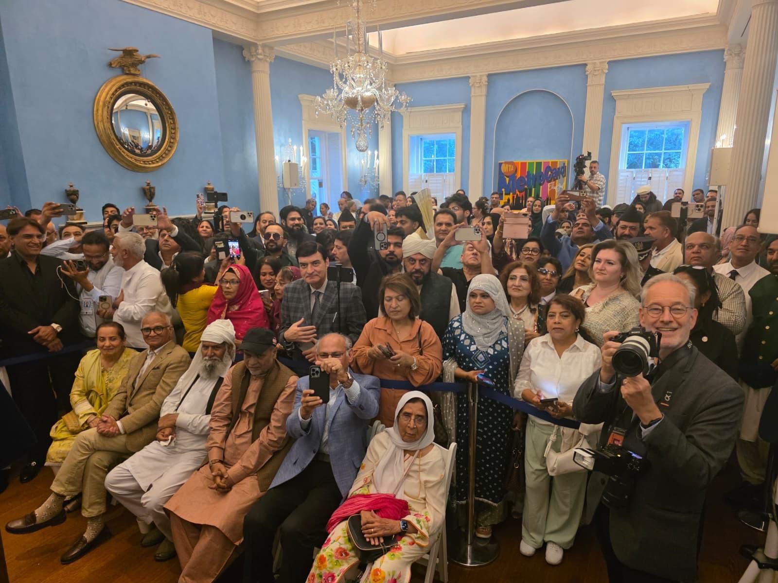 New York Mayor lauds diaspora's role as he hosts first Pakistan Heritage Day reception
