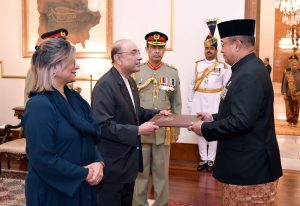 Envoys of five countries present credentials to President Zardari