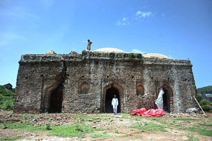 Workers are busy in renovation work of Mai Qamro mosque. The rulers of Gakhar dynasty erected many marvelous monuments during their reign. The mosque of Mai Qamro is prominent among the many historical buildings in the vicinity of Islamabad. This mosque is situated west of Bagh Jogian village near bank of Soan River facing the formidable fort of Pharwala on the left bank. It is the oldest mosque in Islamabad. Mai Qamro mosque is a great specimen of Gakhar architecture which appears to have been built in early 16th century. The mosque is believed to have been built by Mai Qamro, wife of Hathi Khan Gakhar, a descendant of the Gakhar dynasty. The mosque is built on a rectangular plan and crowned with three squat domes. Local stone had been used to construct the mosque and lime plaster applied, traces of which are still visible on the façade of the mosque