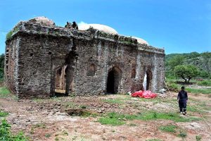 Workers are busy in renovation work of Mai Qamro mosque. The rulers of Gakhar dynasty erected many marvelous monuments during their reign. The mosque of Mai Qamro is prominent among the many historical buildings in the vicinity of Islamabad. This mosque is situated west of Bagh Jogian village near bank of Soan River facing the formidable fort of Pharwala on the left bank. It is the oldest mosque in Islamabad. Mai Qamro mosque is a great specimen of Gakhar architecture which appears to have been built in early 16th century. The mosque is believed to have been built by Mai Qamro, wife of Hathi Khan Gakhar, a descendant of the Gakhar dynasty. The mosque is built on a rectangular plan and crowned with three squat domes. Local stone had been used to construct the mosque and lime plaster applied, traces of which are still visible on the façade of the mosque