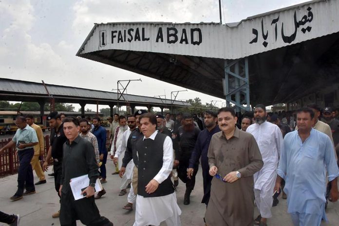 Federal Minister for Railways, Muhammad Hanif Abbasi, visiting the Faisalabad Railway Station