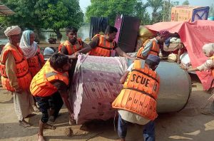 Rescue 1122 personnel evacuate residents from flood-hit areas to safer locations after the River Chenab overflowed, as rising water levels triggered by heavy rains and the opening of Indian floodgates crossed the danger mark.