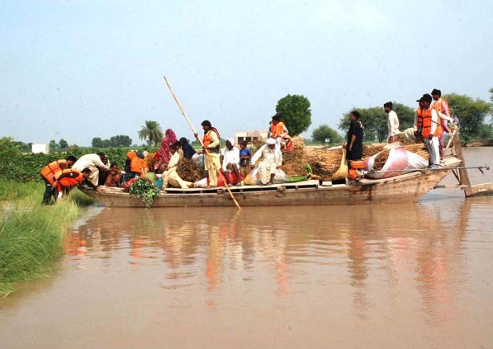 Rescue 1122 officials are helping people board boats to evacuate them from flood-hit areas after a breach in the Sutlej River inundated hundreds of acres of land in Bahawalpur. Flash floods have submerged standing crops in areas including Dera Bakha, Basti Lala Dera, and Mari Qasim Shah