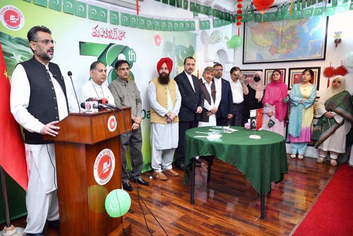 Provincial Finance Advisor Muzammil Aslam addressing the Independence Day ceremony organized by China Window