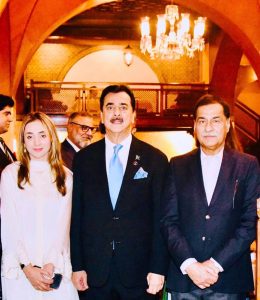 Group photo Chairman Senate Syed Yousaf Raza Gillani, Speaker National Assembly Sardar Ayaz Sadiq and Adviser IPR Misbah khar at Islamabad during diner reception
