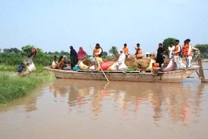 Rescue 1122 officials are helping people board boats to evacuate them from flood-hit areas after a breach in the Sutlej River inundated hundreds of acres of land in Bahawalpur. Flash floods have submerged standing crops in areas including Dera Bakha, Basti Lala Dera, and Mari Qasim Shah