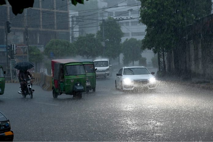 Vehicles make their way through heavy rain in the Provincial Capital