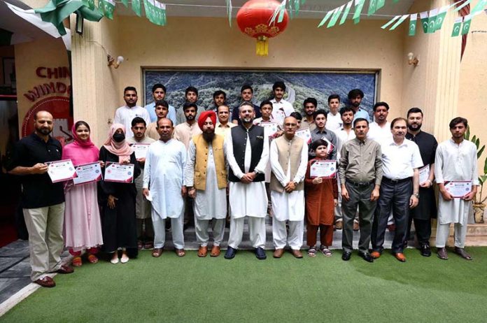 Provincial Finance Advisor Muzammil Aslam, Iranian Consul General Ali Banfshah Khwa, MPA Baba Ji Gurpal Singh, Former World Squash Champion Qamar Zaman and Bishop Ernest Jacob in a group photo with officials and others participants during ceremony in connection with Independence Day celebrations at China Window