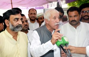 Federal Minister for Board of Investment, Qaiser Ahmad Sheikh distributing 5 litre free petrol slips to the motor cyclists to celebrate the Jashn e Azadi