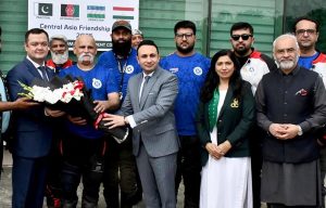 Prime Minister’s Coordinator on Tourism, Sardar Yasir Ilyas, presents a bouquet to H.E. Alisher Tukhtayev, Ambassador of Uzbekistan to Pakistan, during the launch ceremony of the Central Asia Friendship Rally 2025, organized by the Pakistan Tourism Development Corporation (PTDC).