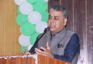 Chairman Punjab Land Record Authority (PALRA) Chaudhry Tariq Subhani is addressing an awareness seminar regarding the issuance of Land Assistant Facility