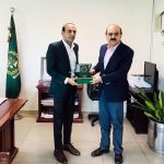 Secretary Inter-Provincial Coordination, Mr. Mohyuddin Ahmad Wani, presenting a souvenir to Danish Elahi, the Pakistani athlete who made history by completing the Boston Marathon in traditional shalwar kameez, setting a Guinness World Record with a finish time of 3 hours and 26 minutes, the fastest ever recorded in national attire