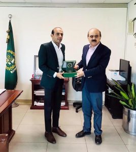 Secretary Inter-Provincial Coordination, Mr. Mohyuddin Ahmad Wani, presenting a souvenir to Danish Elahi, the Pakistani athlete who made history by completing the Boston Marathon in traditional shalwar kameez, setting a Guinness World Record with a finish time of 3 hours and 26 minutes, the fastest ever recorded in national attire