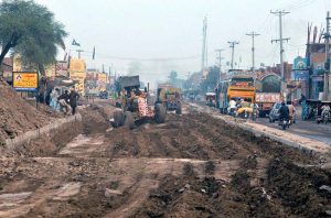 A view of the ongoing development work on Vehari Road, part of the 90-km Multan-Vehari Road dualization project. Approved by Punjab CM Maryam Nawaz, the project has PKR 12 billion allocated for its first phase. It began in March 2025 and is expected to be completed by mid-2026