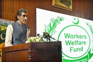 Minister of State for Overseas Pakistanis and Human Resource Development, Aun Muhammad Ch., delivers opening remarks at the Marka-e-Haq and 78th Independence Day celebrations organized by the Workers Welfare Fund at the National Library Auditorium