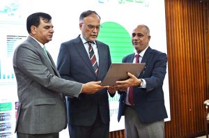 Federal Minister of Planning, Development and Special Initiatives Prof. Ahsan Iqbal launching the 7th Agricultural Census-2024 titled “Integrated Digital Count” at National Agricultural Research Centre (NARC).