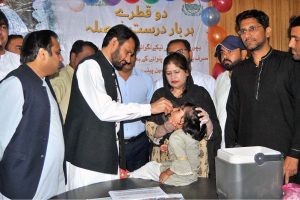 Deputy Commissioner Waseem Hamid Sindhu inaugurates a three-day anti-polio campaign by administering drops to a child in Multan.