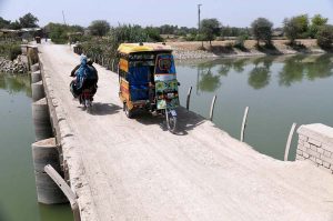 A view of the damaged protective wall of Dadu Canal, posing a potential risk of accident.