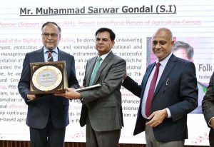 Federal Minister of Planning, Development and Special Initiatives Prof. Ahsan Iqbal launching the 7th Agricultural Census-2024 titled “Integrated Digital Count” at National Agricultural Research Centre (NARC).