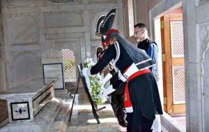 U.S. Consul General Stetson Sanders is warmly welcomed by Khateeb Badshahi Mosque, Syed Muhammad Abdul Khabeer Azad, during his visit to the historic 17th-century Badshahi Mosque.