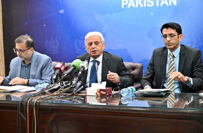 Federal Minister for National Food Security and Research, Rana Tanveer Hussain addressing the press Conference on the current Agriculture issues with special focus on Sugar crisis at PID Media Center