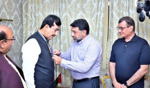 A special award is being presented to Chairman Senate Syed Yousuf Raza Gillani by Mian Salman Mubarak on behalf of Award Roots International.