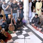 Governor KPK Faisal Karim Kundi and Sindh Minister for Culture and Tourism Zulfiqar Ali Shah listen to traditional kalam at the shrine of Hazrat Shah Abdul Latif Bhitai during the 282nd Urs celebrations
