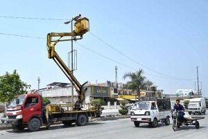 PDA stuffers busy in maintenance of street lights at Ring road.