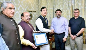 A special award is being presented to Chairman Senate Syed Yousuf Raza Gillani by Mian Salman Mubarak on behalf of Award Roots International.