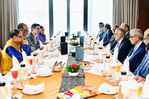 Deputy Prime Minister and Foreign Minister, Senator Mohammad Ishaq Dar had a breakfast meeting with Bangladesh Adviser on Commerce Sheikh Bashir Uddin, Governor Bangladesh Bank, officials of Ministries of Commerce, Civil Aviation, Textile and Jute, and Chairmen BIDA and NBR