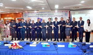 Mr. Wunna Han, Ambassador of the Republic of the Union of Myanmar cuts a cake during the ceremony commemorating the 58th ASEAN Day 2025 on the “Pakistan and ASEAN: Partners in Peace, Progress, and Regional Prosperity” at ISSI
