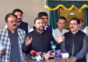 Balochistan Chief Minister Mir Sarfaraz Bugti, along with Health Minister Bakht Muhammad Kakar and cabinet members, unveils the curtain to inaugurate a new Cath Lab at Provincial Sandeman Hospital.