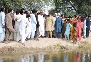 Federal Minister and Chairman Parliamentary Committee Kashmir Affairs Rana Mohammad Qasim Noon is visiting the camps for flood affectees at Jalalpur Pir Wala