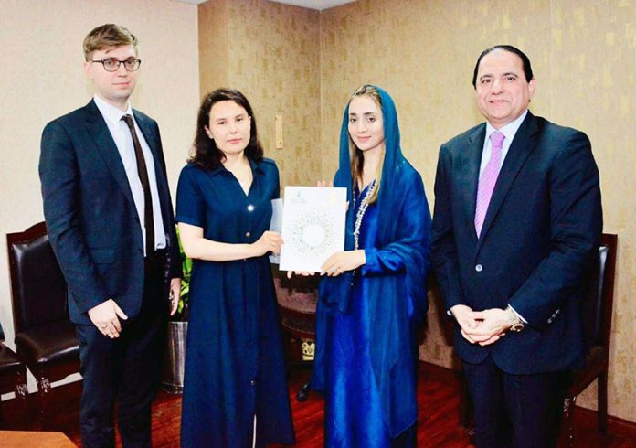 Advisor to Chairman Senate, Misbah Khar, accompanied by Senior Director General Protocol Tariq Bin Waheed, presents a formal invitation to Ms. Natalia Shmeleva, Deputy Head of Mission at the Russian Embassy, for the participation of Russia’s parliamentary delegation in the upcoming Inter-Parliamentary Speakers' Conference (ISC), scheduled in Islamabad from November 11–12, 2025